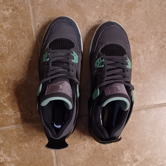 Custom Air Jordan 4 Retro Green Glow (5Y) equivalent to women's size( 7) - Picture 4 of 8